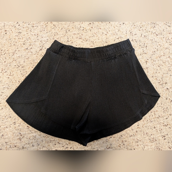 All In Motion Black Ribbed High-Waisted Shorts - Picture 2 of 4